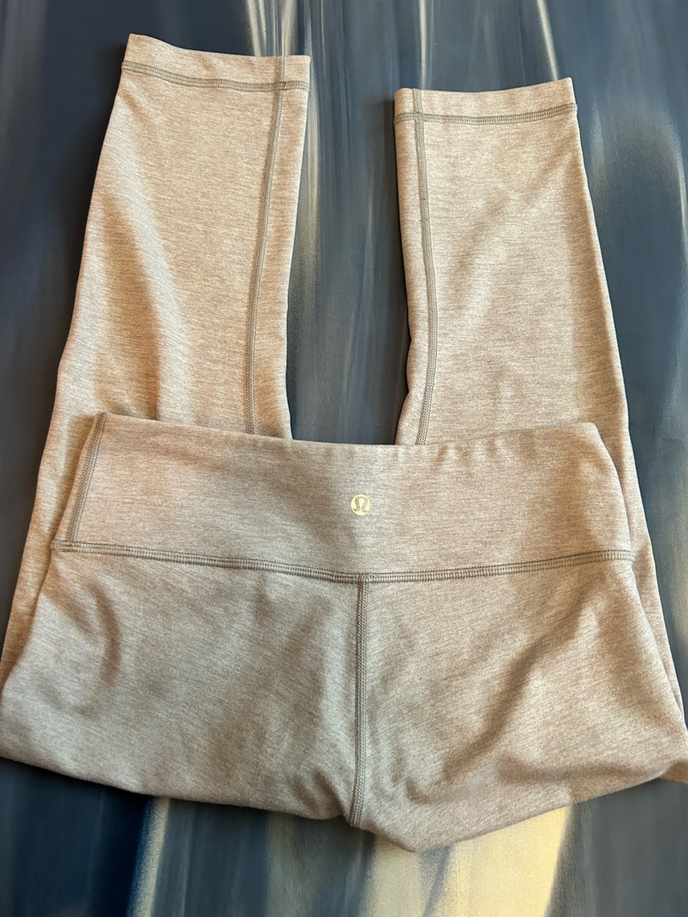 Lululemon Light Heather Gray Mid-Rise Cropped Leggings Sz 6